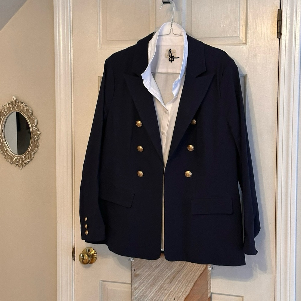 Women’s size 18 double breasted blazer.